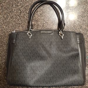 Michael Kors Large Satchel
Great Condition